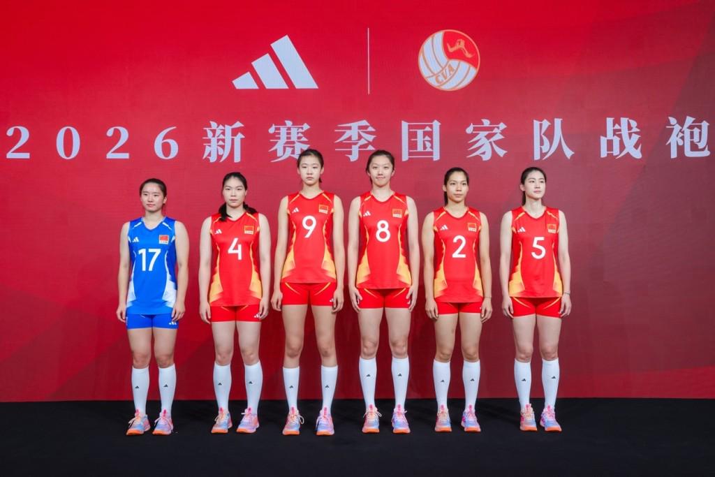 记者：费内巴切仍在和曼城谈阿克转会费，预计700万+150万镑